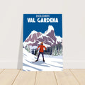 Poster vintage ispirato alla Val Gardena e alle Dolomiti. Arte alpina perfetta per chi ama sci e montagna.