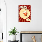 Poster Aperol Spritz vintage pop con raggi rétro e bicchiere cocktail, wall art aperitivo italiano