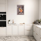 Poster Savor the Spritz con tipografia bold e bicchiere di spritz, stile retrò graphic design