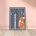 Poster Spritz Aperol con tipografia retrò e bicchiere arancione, graphic design vintage per angolo bar
